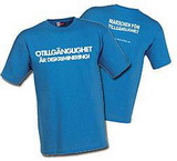 Bild på marschentröjan; royalblå färg med vit text 'Otillgänglighet är diskriminering!' (fram) och 'Marschen för tillgänglighet' + hemsidesadressen (bak). Bild på marschentröjan; royalblå färg med vit text 'Otillgänglighet är diskriminering! ' (fram) och 'Marschen för tillgänglighet' + hemsidesadressen (bak).